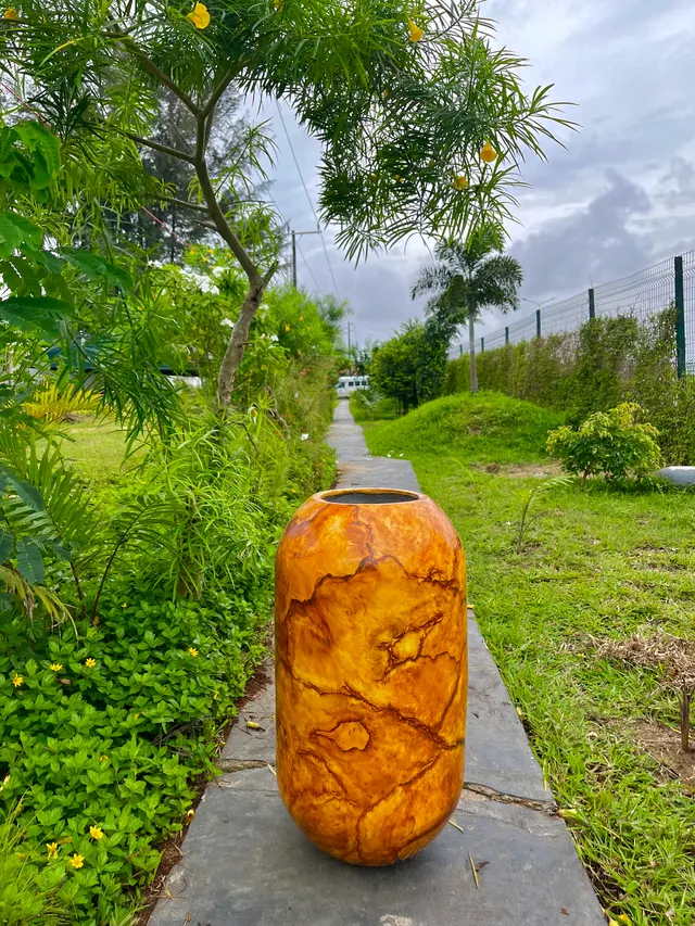 Capsule Vase