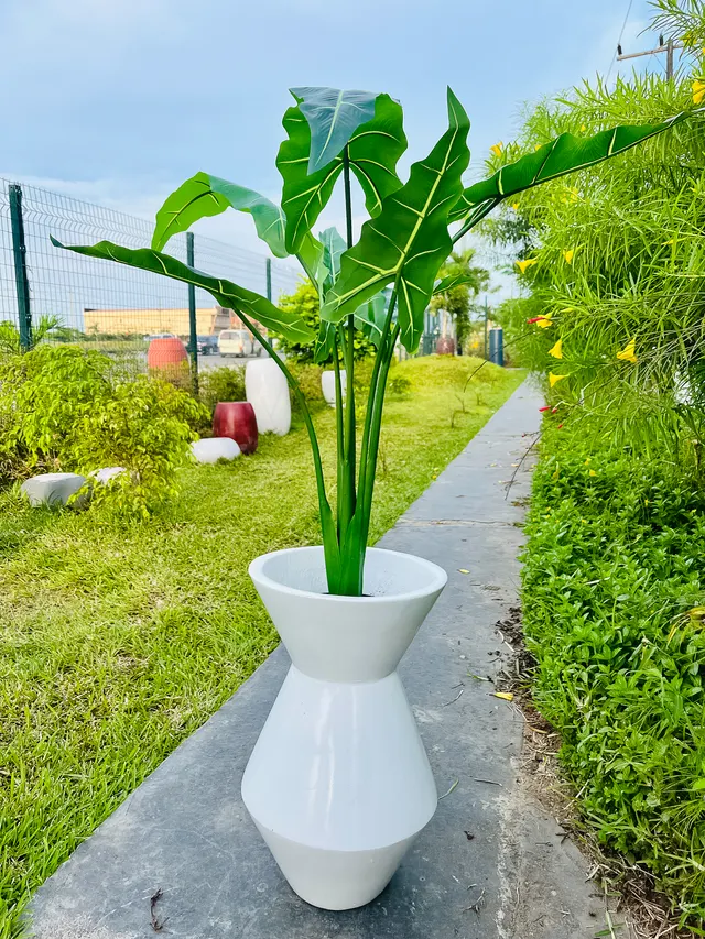 Diamond Waist Vase