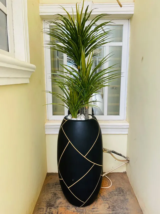 Long Cocoa Vase